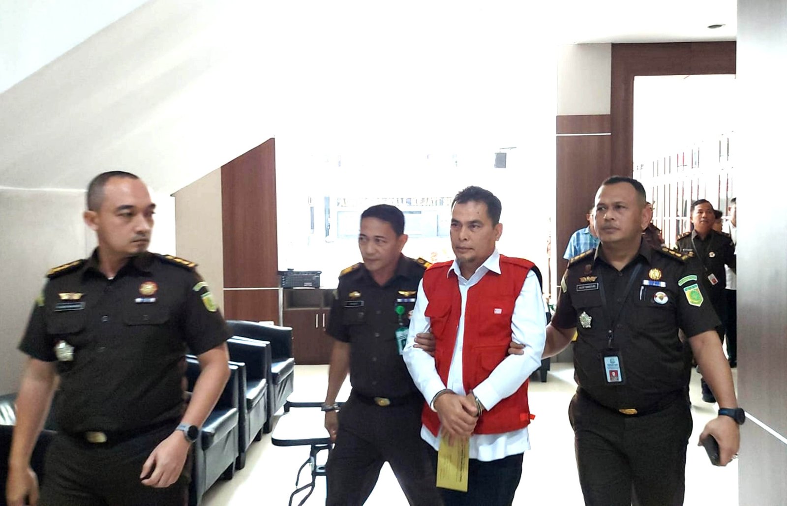 Kejati Sumut Tahan Kadinkes Sumut Terkait Korupsi Pengadaan APD Covid-19 Rp 24 Miliar