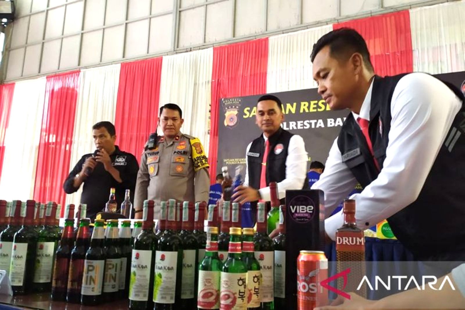 Polisi Tangkap Komplotan Penjual Miras Pesan-Antar di Aceh