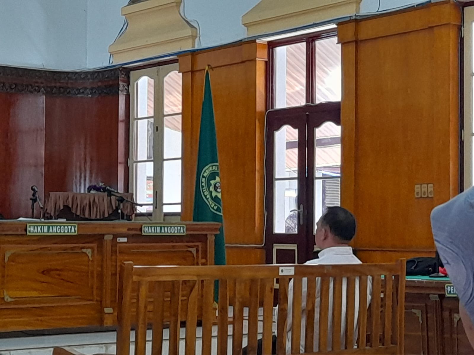 Bupati Labuhanbatu Nonaktif Erik Adtrada Mendadak Dilarikan ke Rumah Sakit