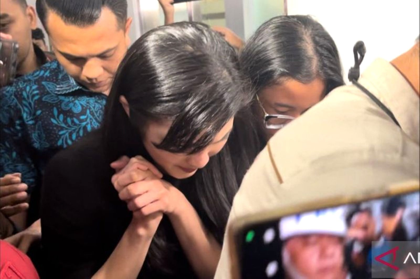 Sandra Dewi Bungkam dan Tertunduk Usai 10 Jam Diperiksa Kejagung