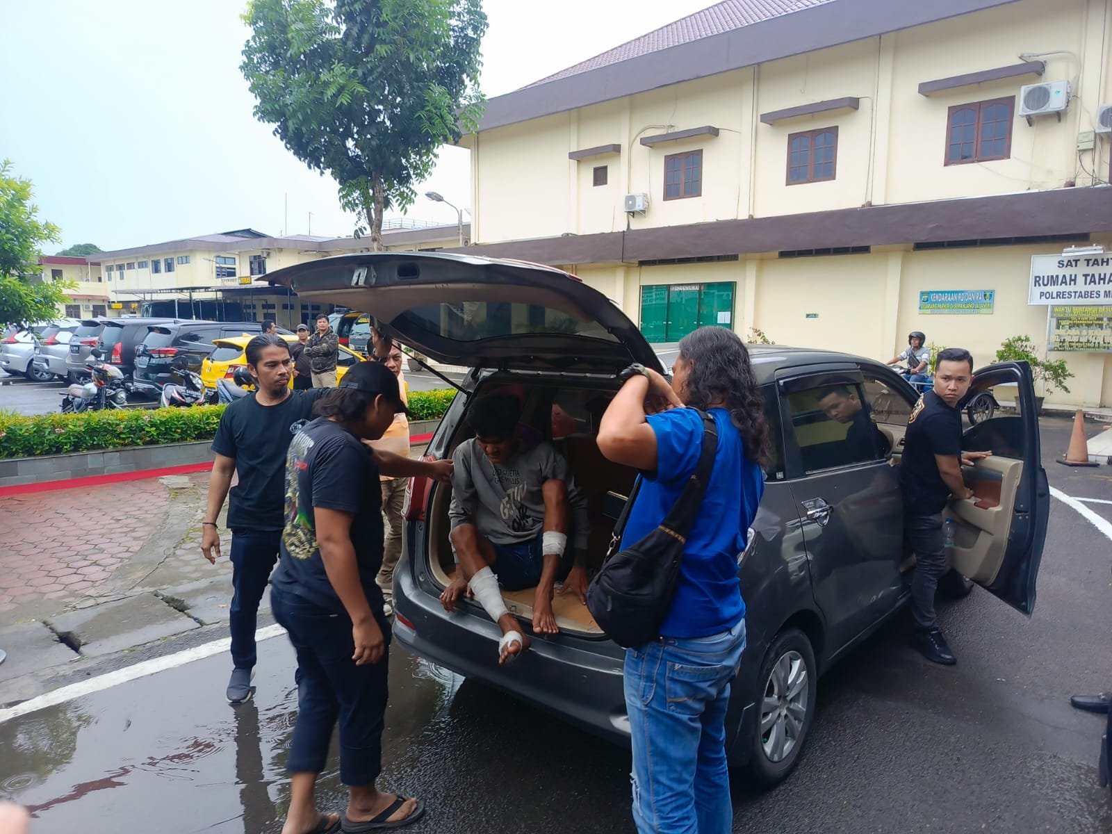2 Begal Sadis di Medan yang Bacok Tangan Korban Dibekuk Polisi, Lihat Kakinya Ditembak!