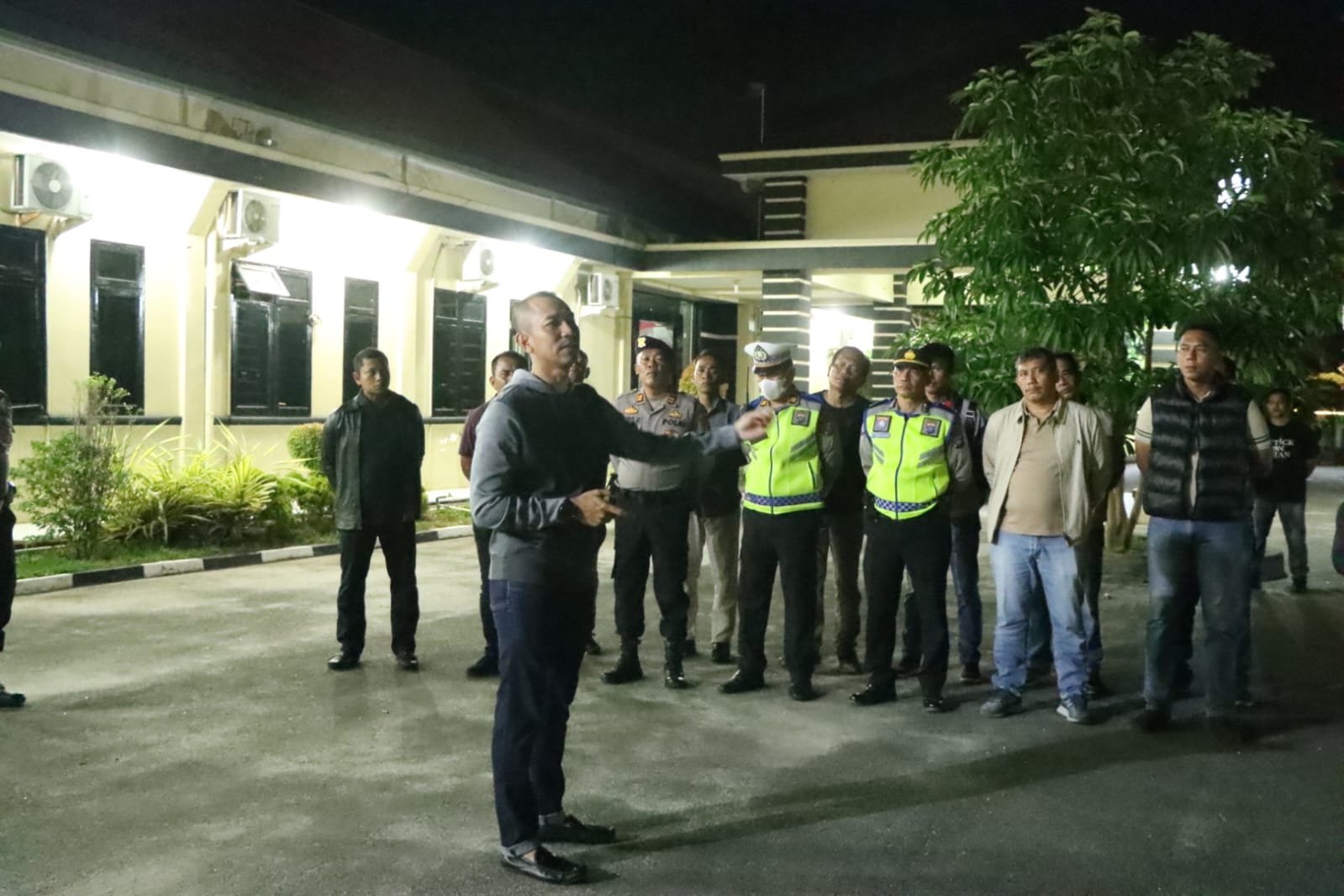 Patroli yang Dipimpin Kapolres Sergai AKBP Oxy Ringkus 2 Pria Bersajam