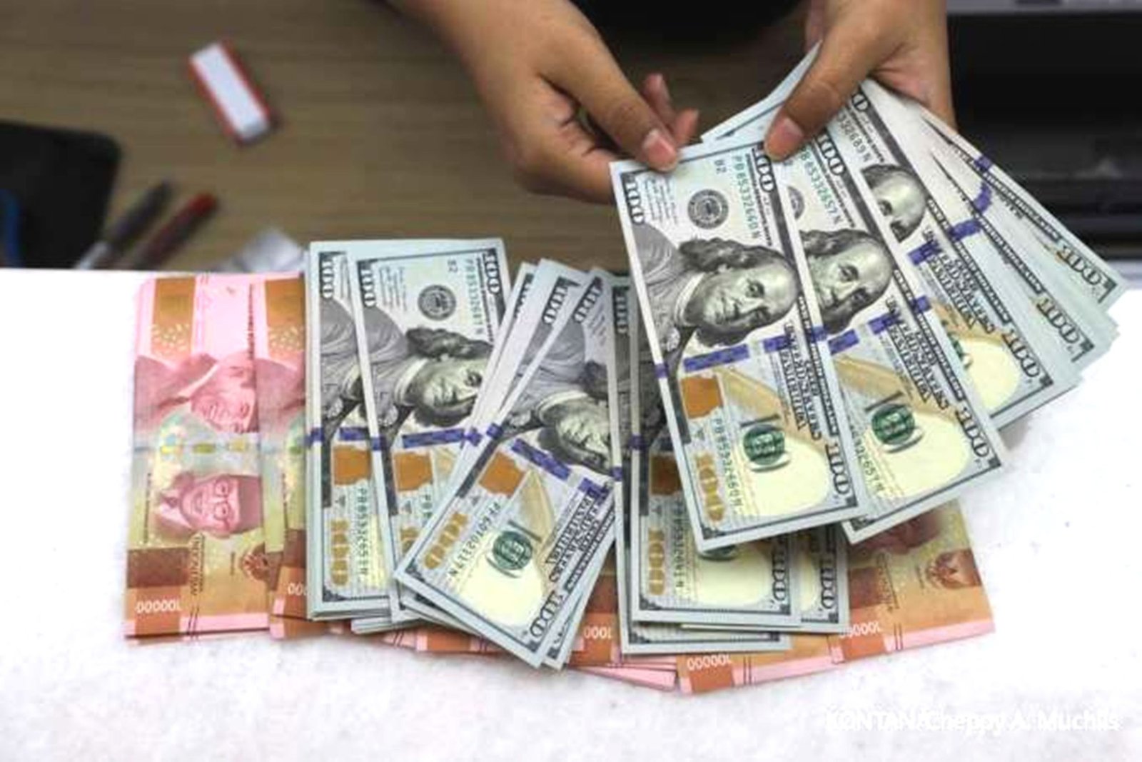 Rupiah Melemah Jelang Pidato Powell, Pasar Waspadai Sikap Hawkish The Fed