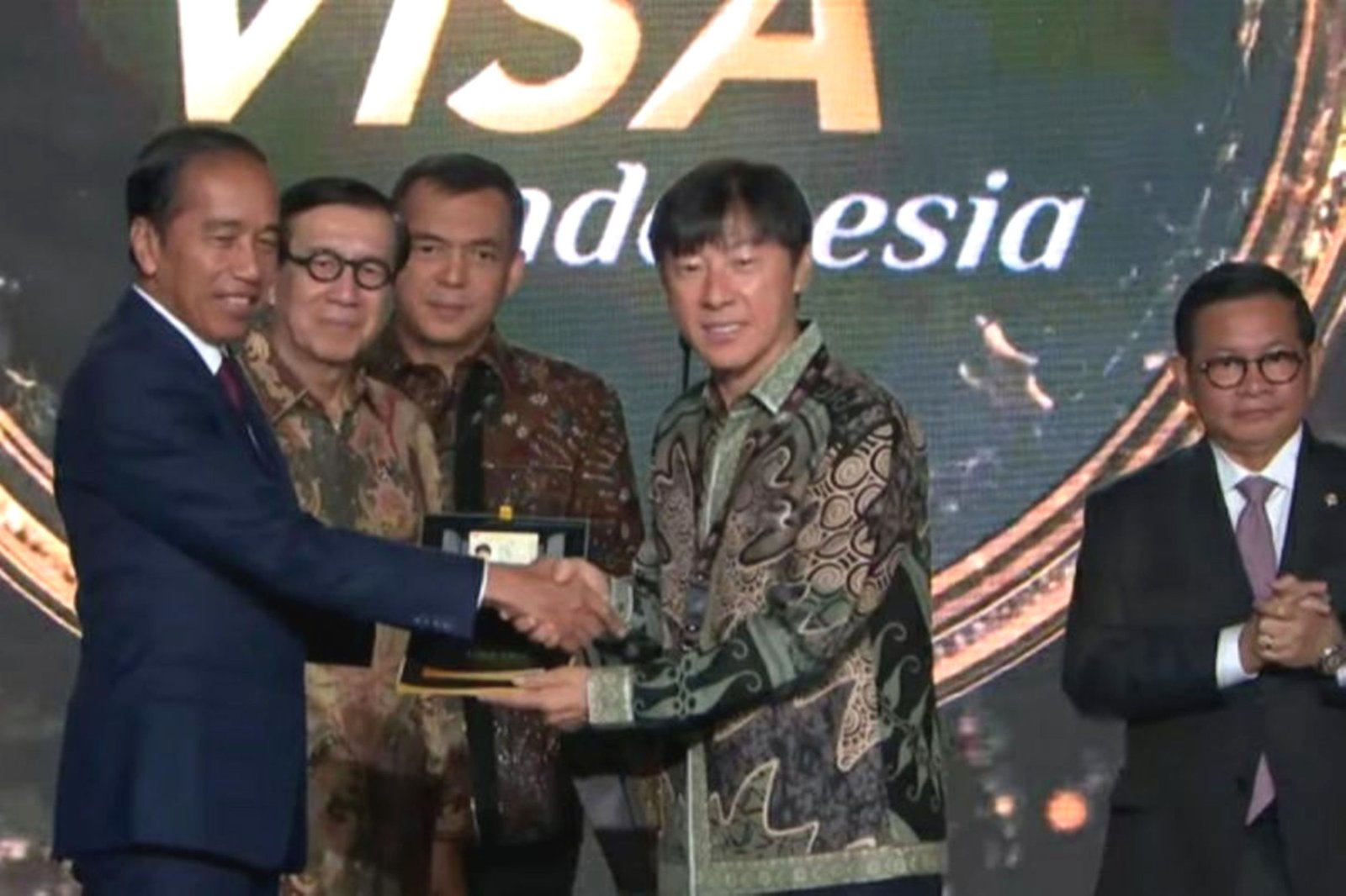 STY Terima Golden Visa dari Presiden Jokowi: Saya Bangga dapat Pengakuan
