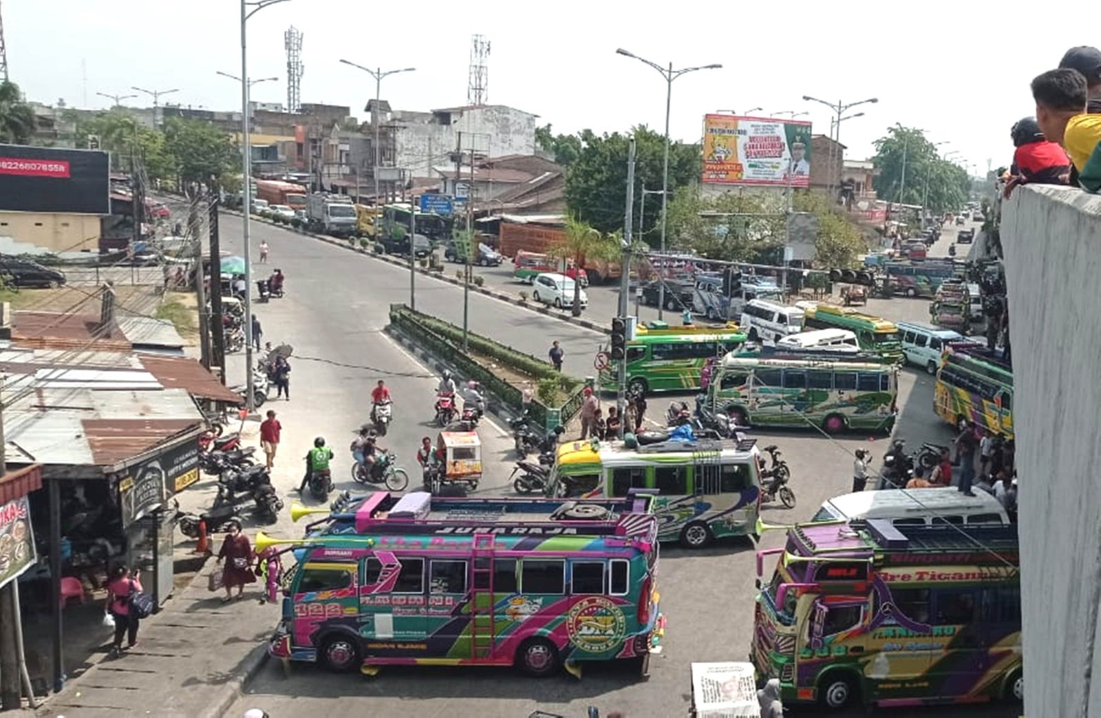 Blokir Jalan Simpang Pos Medan, Sopir Bus Protes Kebijakan Bobby Nasution