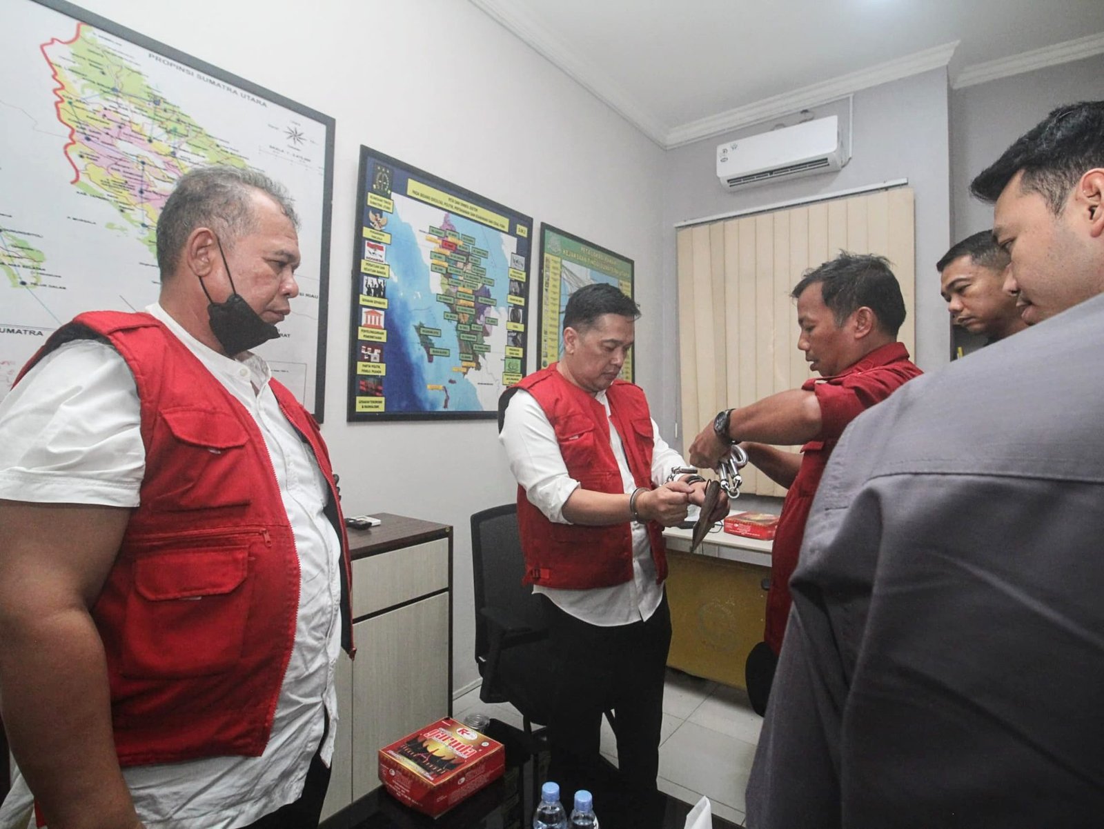 Kejati Sumut Tahan Mantan Sekretaris Dinkes Sumut dan PPK dalam Kasus Dugaan Korupsi APD Covid-19