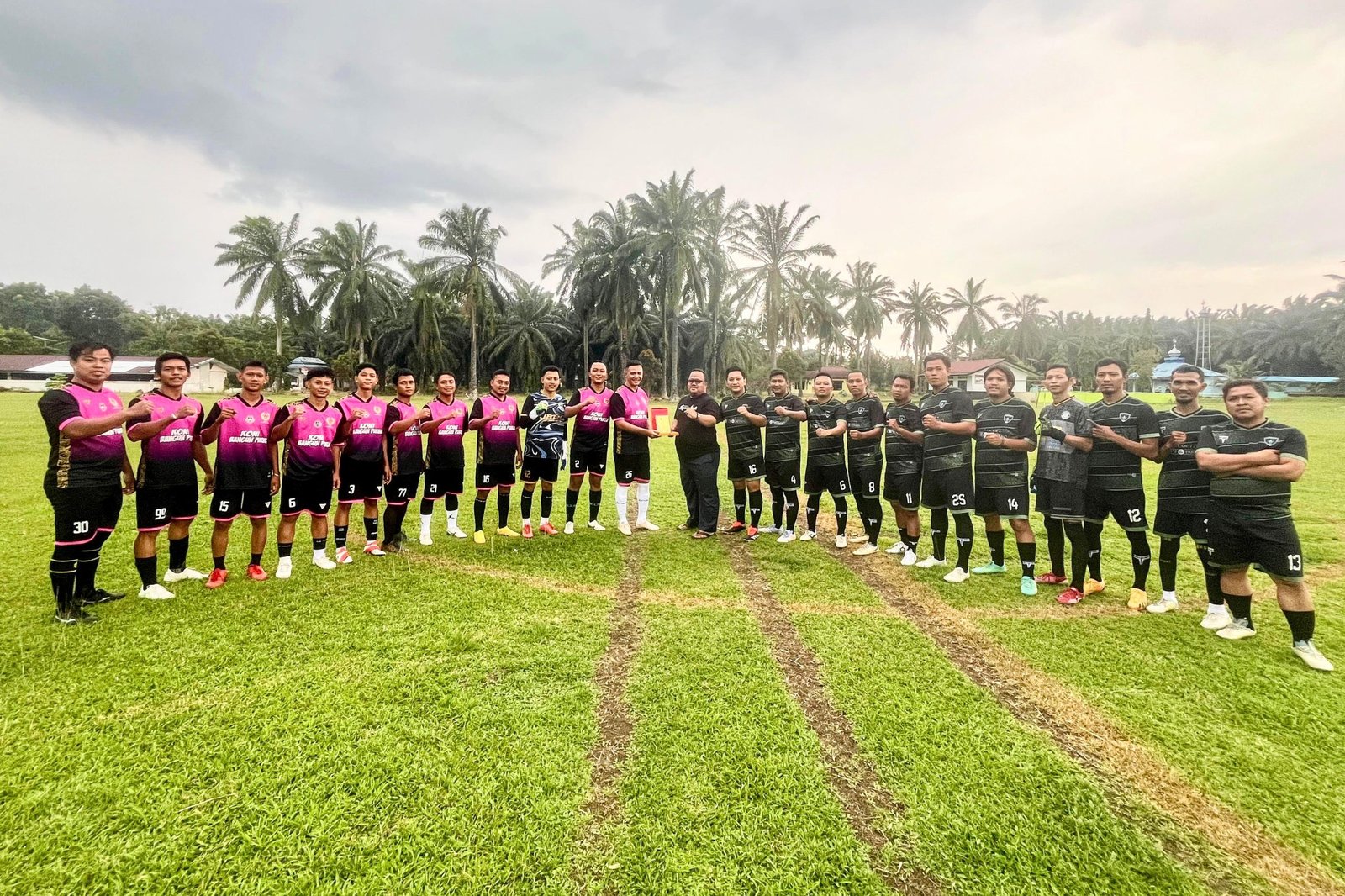Semarakkan PON, Medan Lawyer FC dan KONI Bangun Purba Gelar Pertandingan Persahabatan