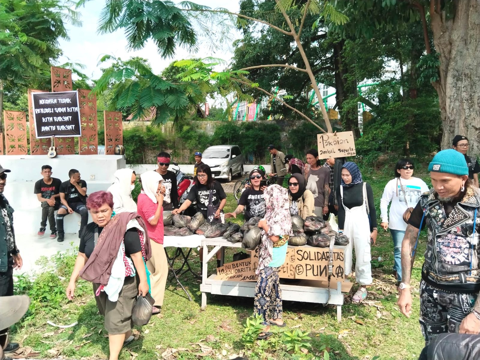 Tebar Pesan Solidaritas, Komunitas Punk Rock Medan Gelar Pasar Gratis