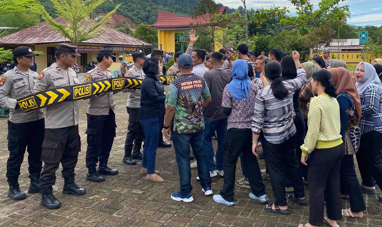 Latihan Dalmas di Polres Tapteng, Personel Harus Tetap Humanis