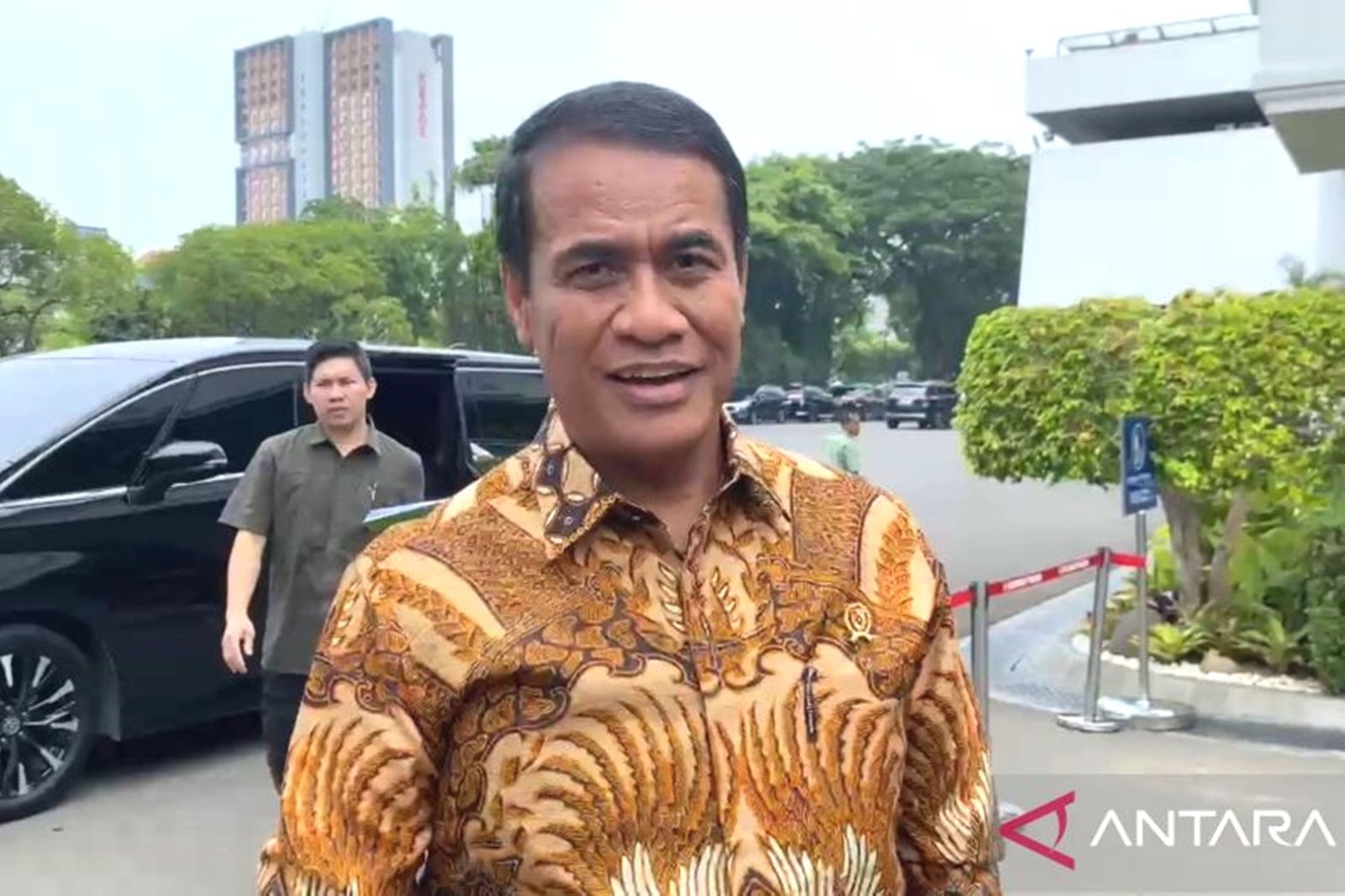 Menteri Andi Amran Sulaiman Jawab Soal Kariernya yang Dikaitkan dengan Haji Isam