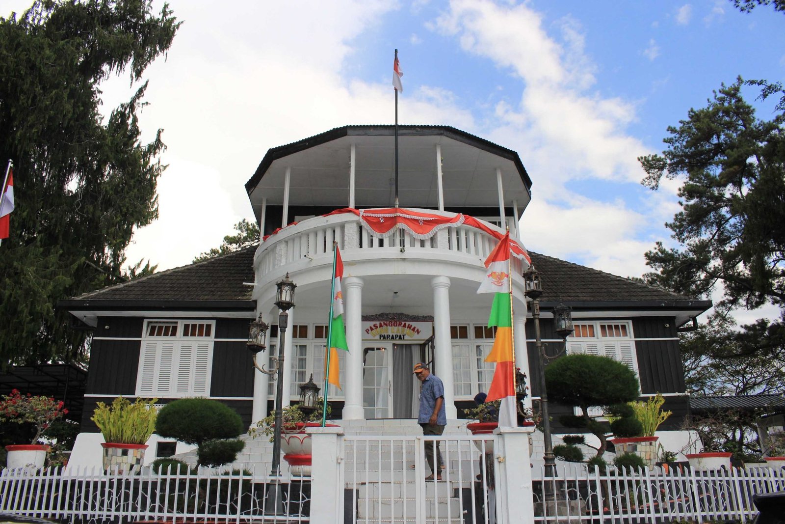 Mengunjungi Pesanggrahan Sukarno di Parapat