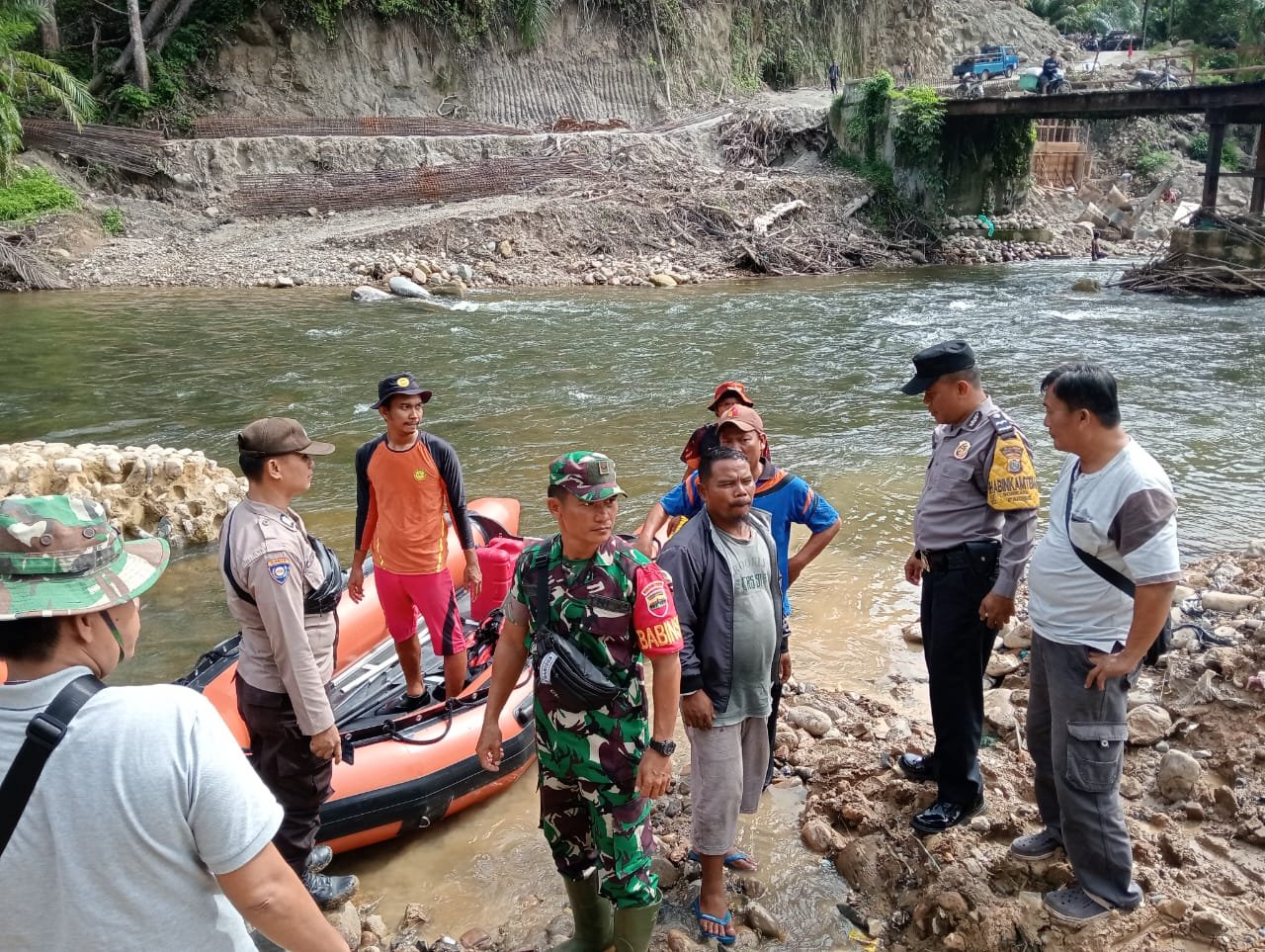 Pasutri Tewas Mengapung di Aek SIbundong Tapteng