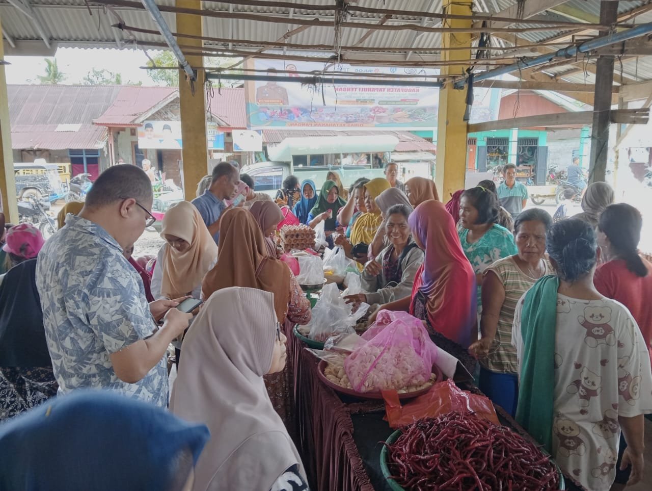 Pemkab Tapteng Luncurkan Gerakan Pangan Murah