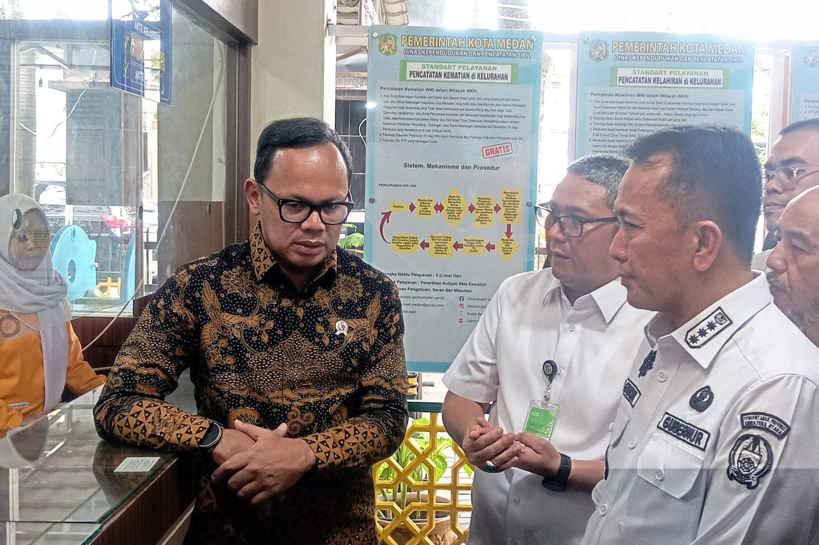 Masyarakat Dipersulit Urus KTP, Wamendagri Bima Arya: Viralkan di Medsos