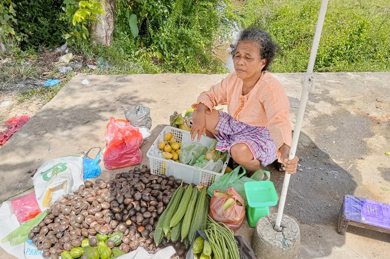 Pasar Pandan 20 Tahun Terbengkalai, Pedagang Tetap Berjualan Meski Sepi Pembeli