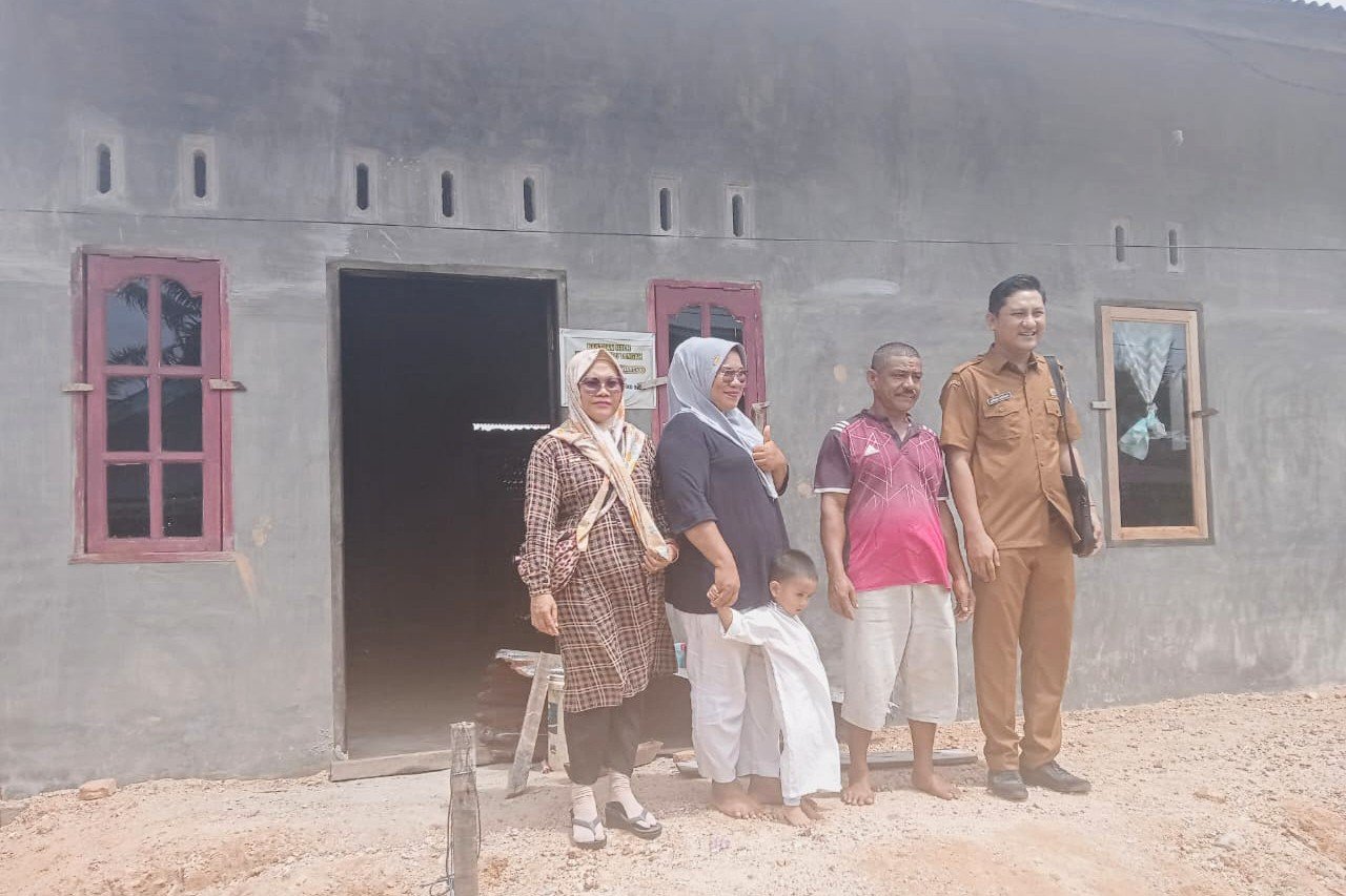 Warga Semringah Terima Program Bedah Rumah Pemkab Tapteng