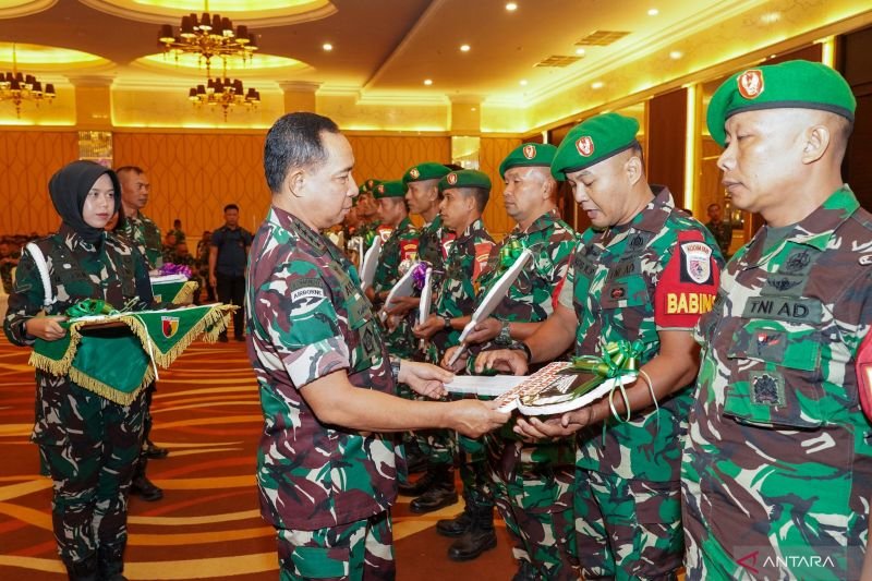 Air Mata Panglima TNI di Hadapan Babinsa: Saya Seperti Lihat Ayah Saya Sendiri