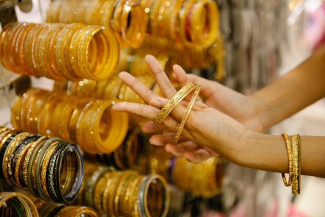 Harga Emas Perhiasan Hari Ini di perdagangan Senin 2 Juni 2025 Masih Jadi Perhatian Masyarakat