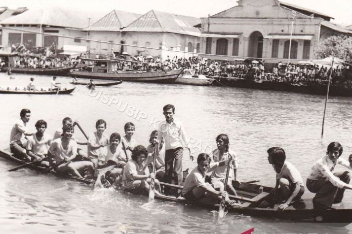Selaju Sampan Hidup Lagi: Tradisi Zaman Kolonial Ramaikan HUT ke-356 Kota Padang
