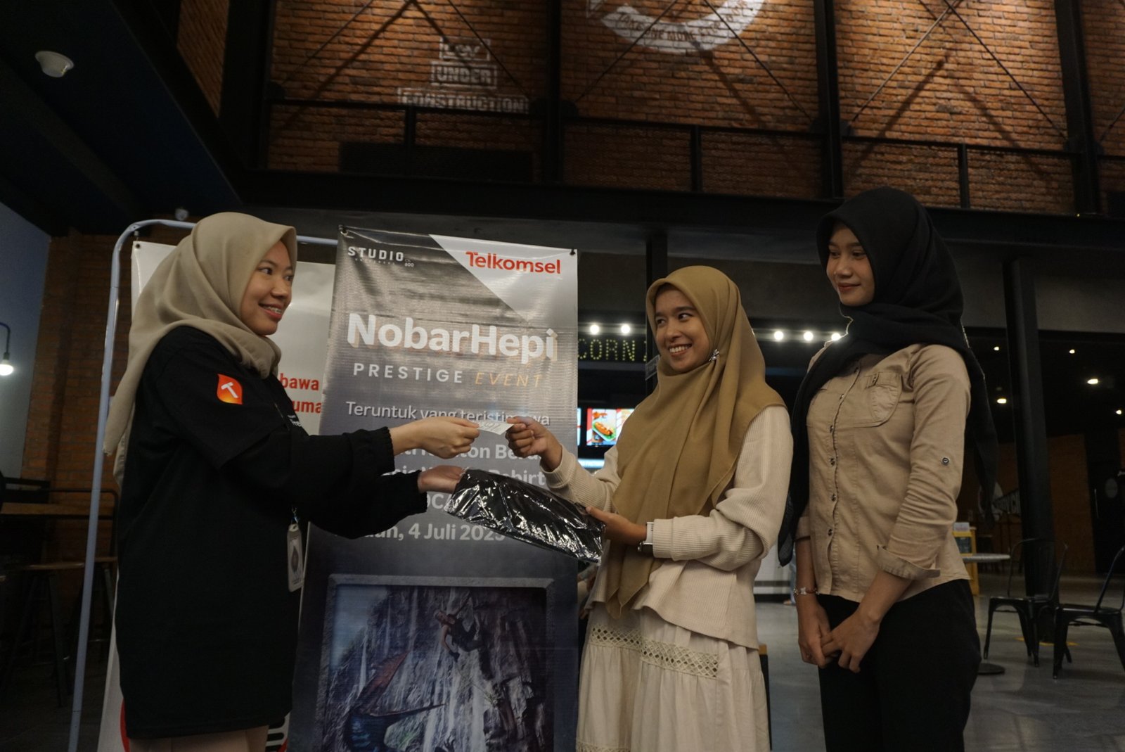Telkomsel Hadirkan Pengalaman NobarHepi “Jurassic World: Rebirth” Bersama Pelanggan di Kota Medan