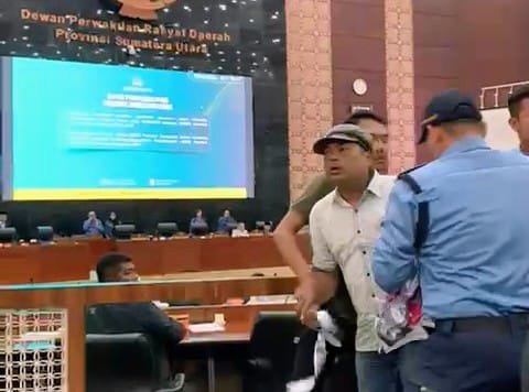 Aktivis FPBI Geruduk Rapat Paripurna DPRD Sumut, Sorot PHK dan Kejahatan Kemanusiaan Perusahaan Sawit di Asahan