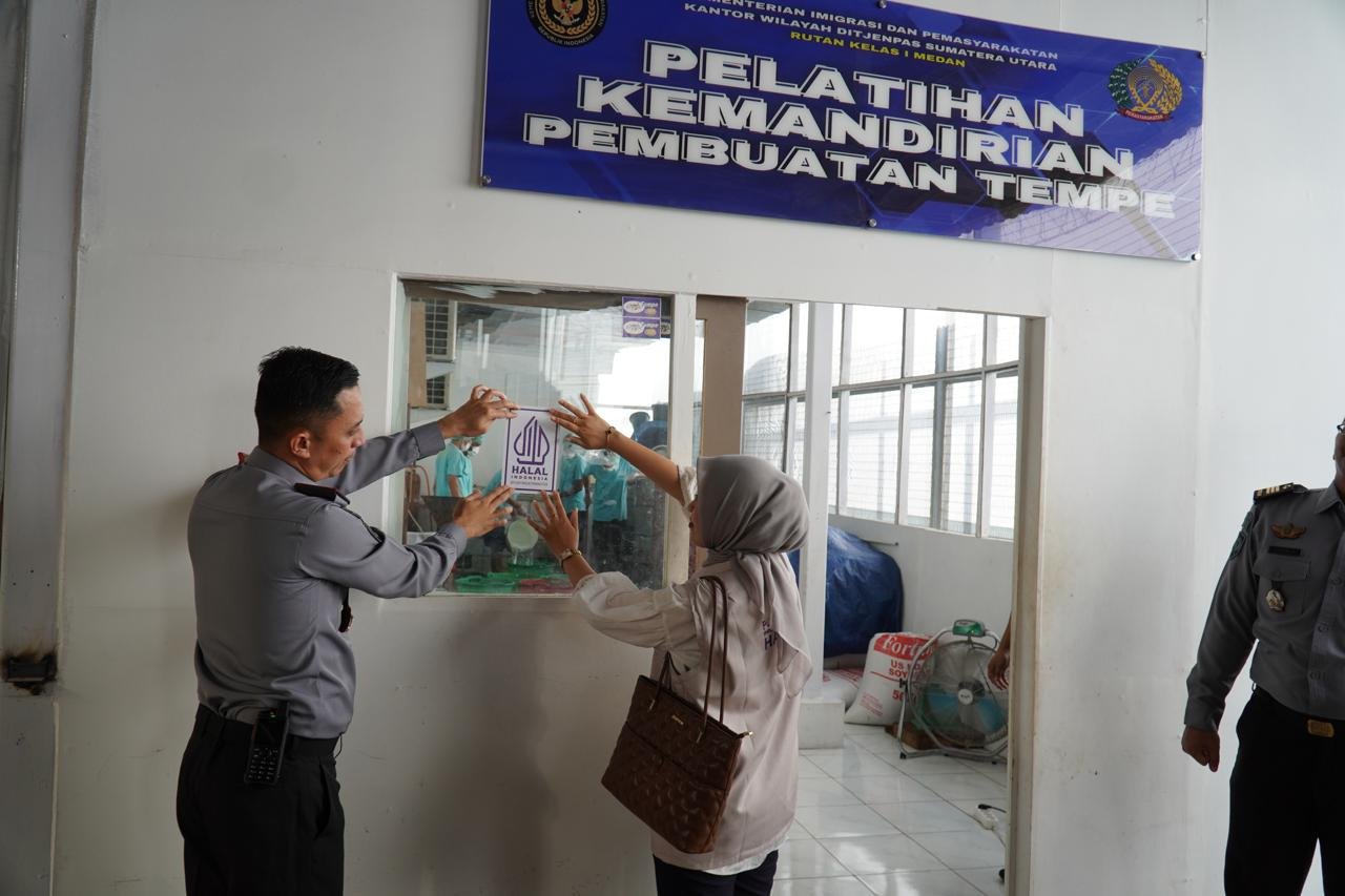 Kemandirian Ekonomi di Balik Tembok Tinggi, Tempe Warga Binaan Rutan Kelas I Medan Kantongi Sertifikat Halal