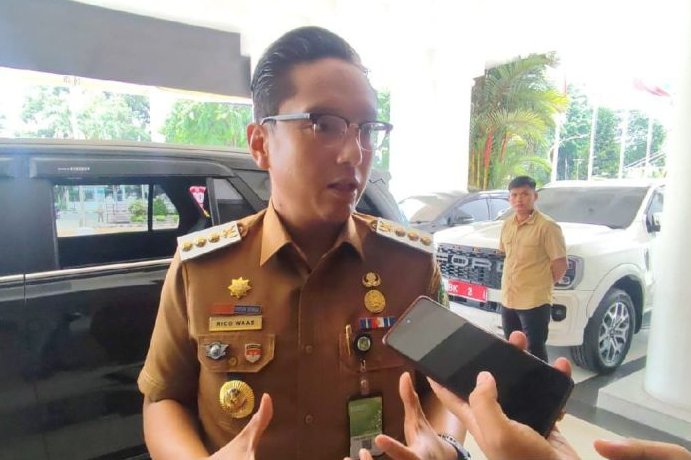Usai Disidak Rico Waas, Kantor Kelurahan Ladang Bambu Sibuk Bersih-Bersih