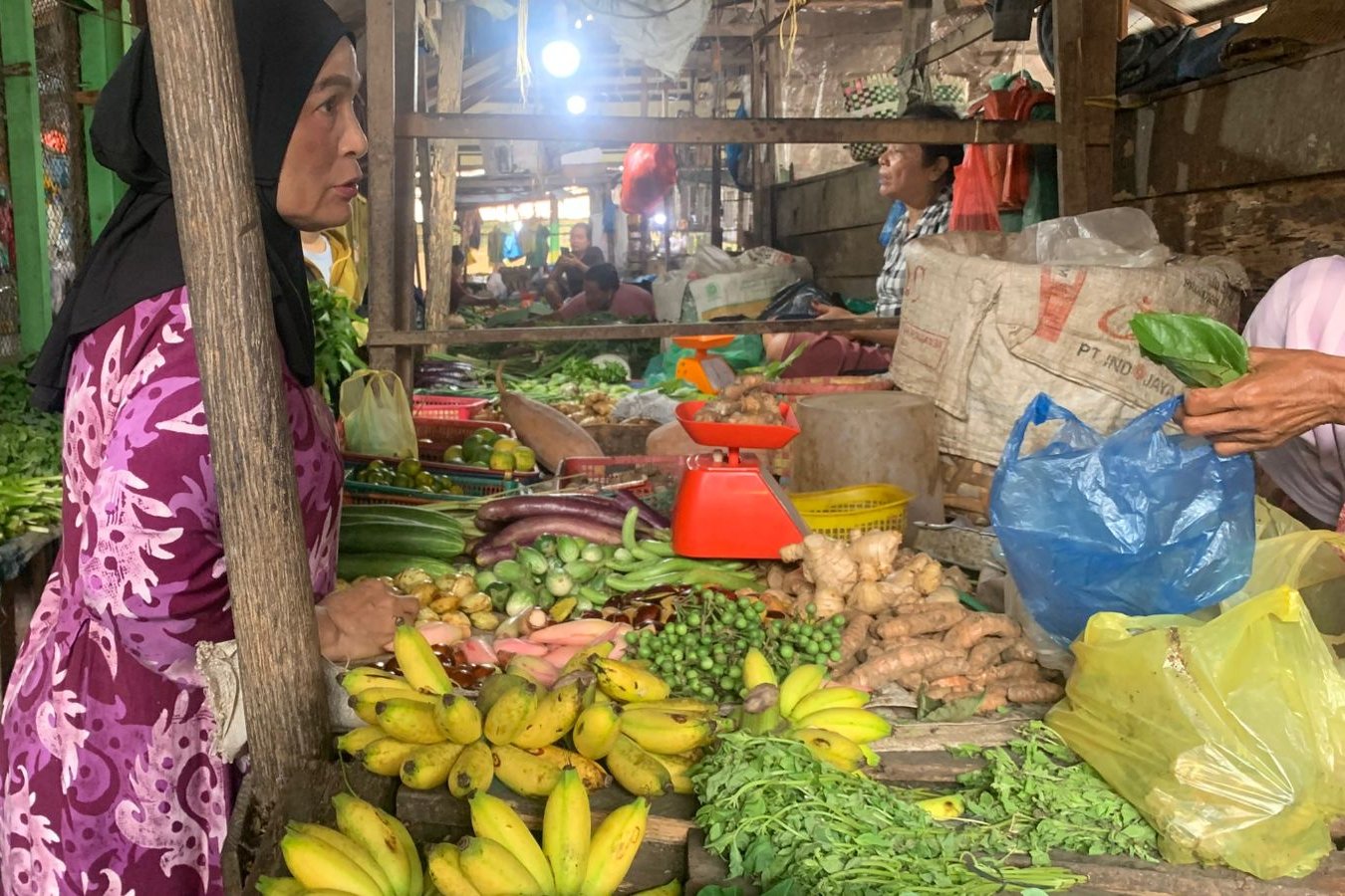 Pedagang Pasar Halat Medan Keluhkan Sepinya Pembeli dan Beratnya Iuran Bulanan
