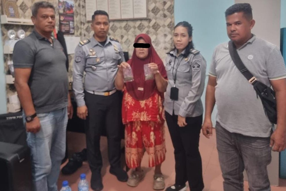 Aksi Nekat IRT di Langkat: Selundupkan Ganja Dalam Nasi Bungkus untuk Suami di Rutan!
