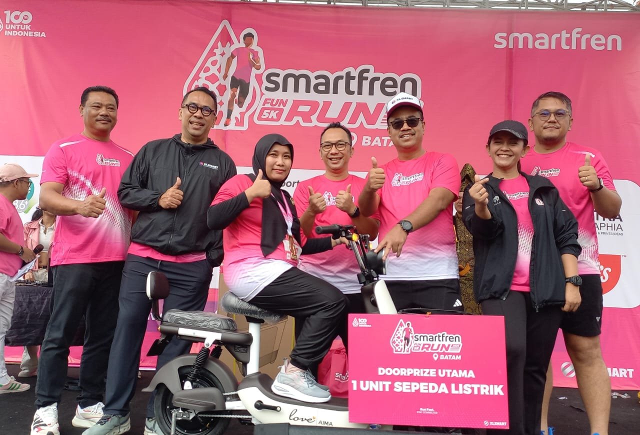Ratusan Peserta Antusias ikuti Fun Run Smartfren 2025 Bersama Smartfren di Batam