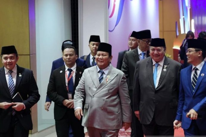 Presiden Prabowo Mendadak Pulang ke Tanah Air dari KTT ASEAN, Menlu Sugiono: Ada yang Mendesak