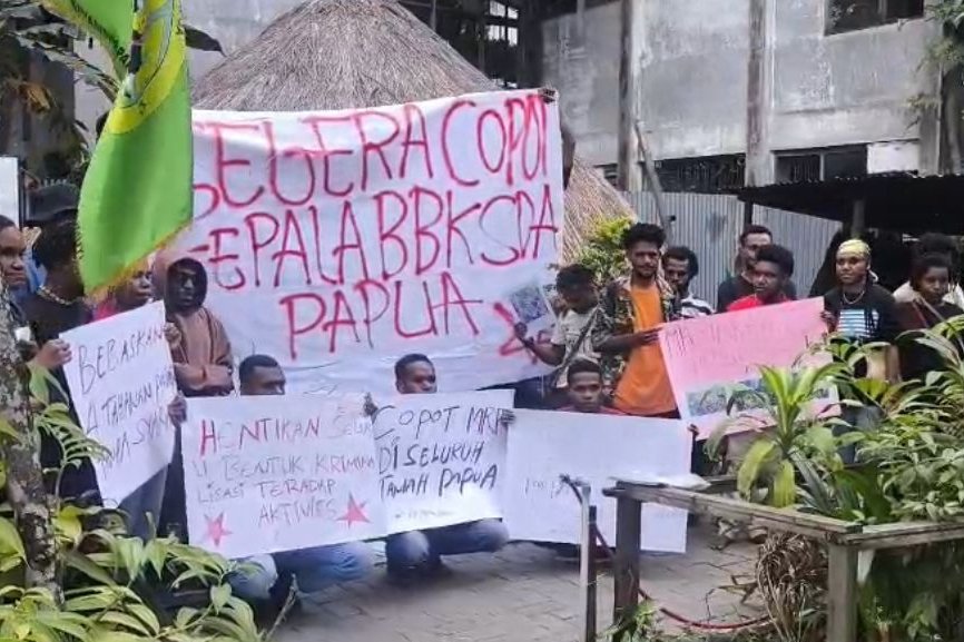 Mahasiswa Papua di Medan Kecam Pembakaran Mahkota Cenderawasih: Ini Etnosida Budaya Kami!