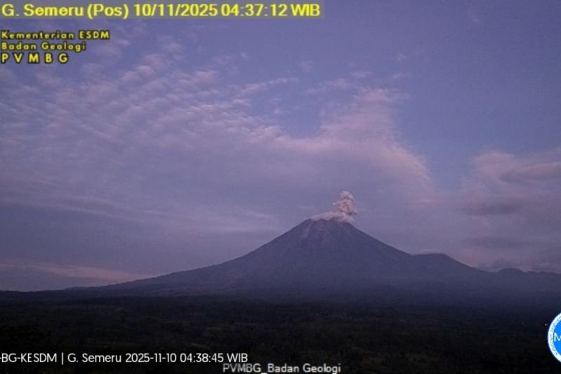 Gunung Semeru Kembali Erupsi Pagi Ini, Kolom Abu Capai 800 Meter, Warga Diminta Waspada
