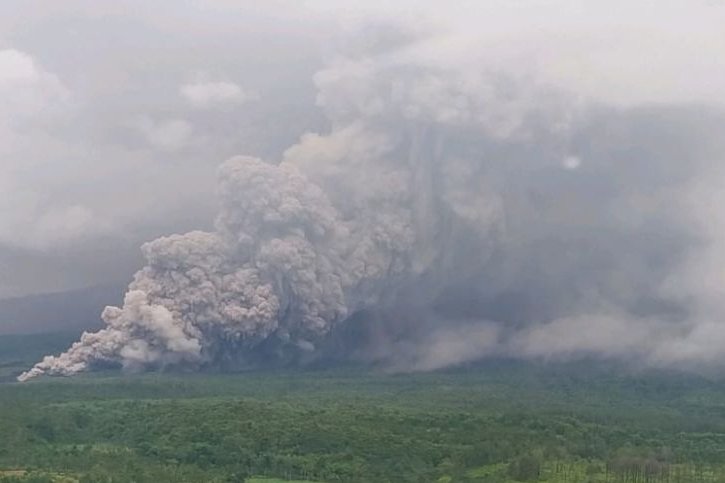Erupsi Gunung Semeru Hari Ini: Awan Panas Meluncur 7 Km, Status Tetap Waspada Level II