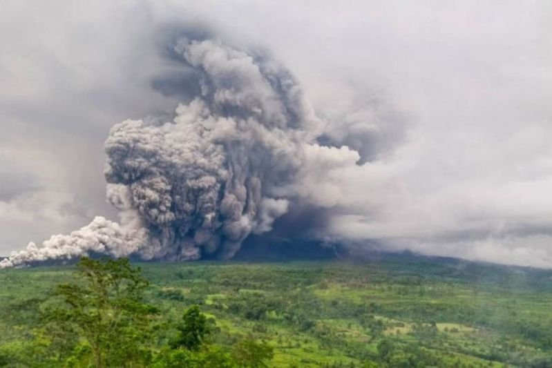 Basarnas Intensifkan Evakuasi Warga Lumajang Usai Erupsi Semeru, 300 Orang Mengungsi