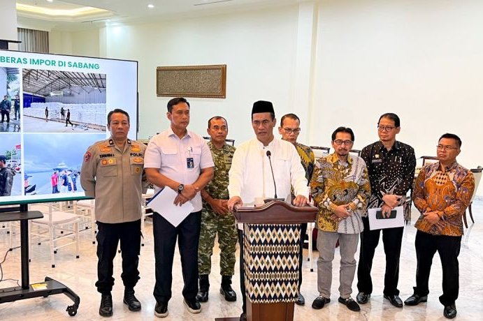 Gudang Beras di Sabang Disegel: Impor 250 Ton Diduga Ilegal, Mentan Andi Amran Turun Tangan