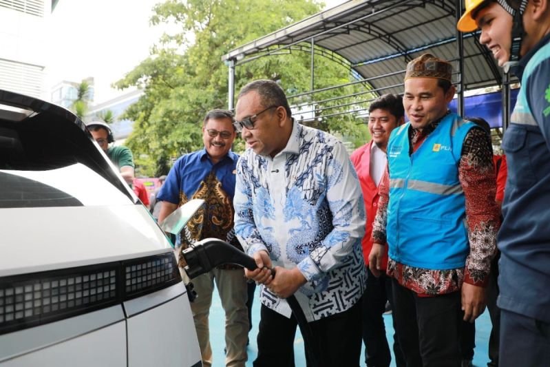 Infrastruktur SPKLU di Sumut Kian Meluas, Wamenaker: Kunci Percepatan Migrasi ke Kendaraan Listrik