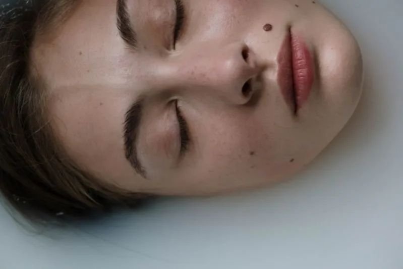 Rahasia Kulit Lembap dan Glowing: Pentingnya Hyaluronic Acid dalam Skincare Harian
