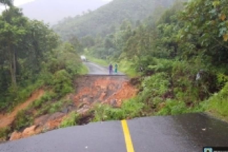 Tapanuli Tengah Terisolasi 4 Hari Akibat Banjir dan Longsor, 57 Titik Jalan Terputus