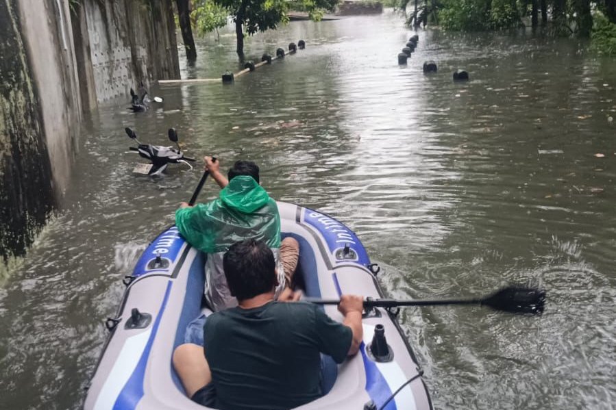 Evakuasi Banjir di Sei Mati Terhambat: Dua Perahu BPBD Bocor, Ratusan Warga Masih Terjebak