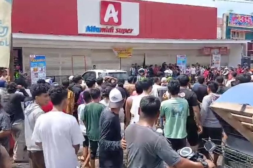 Bantuan Belum Tiba, Warga Sibolga dan Tapteng Menjarah Minimarket