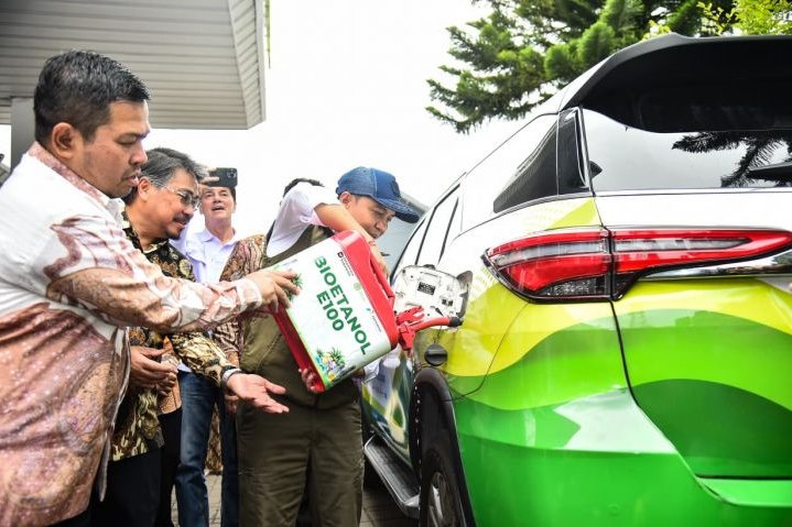 Uji Coba Bioetanol E100 Berbahan Aren, Menhut: Tarikannya Lebih Buas dari BBM Biasa