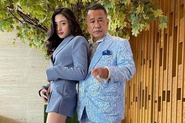 Hotman Paris Sentil Sabrina Alatas? Ajak Berdansa di Beach Club Setelah Isu Perselingkuhan dengan Hamish Daud