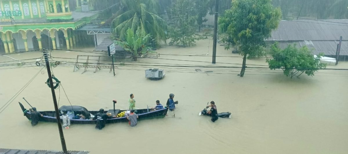 Cuaca Ekstrem di Sumut: 17 Kabupaten/Kota Terdampak Banjir dan Longsor Imbas Siklon Tropis Senyar