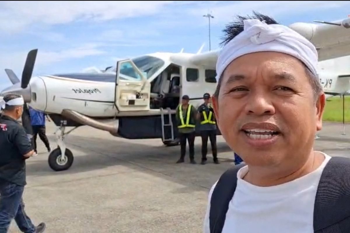 Usai Tinjau Sumbar, Dedi Mulyadi Langsung Terbang ke Sibolga Salurkan Bantuan Korban Banjir dan Longsor untuk Ibu dan Bayi