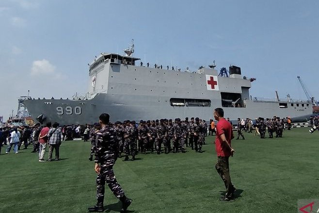 TNI AL Kerahkan Lima KRI, Termasuk Kapal Rumah Sakit, untuk Misi Kemanusiaan di Sumatera