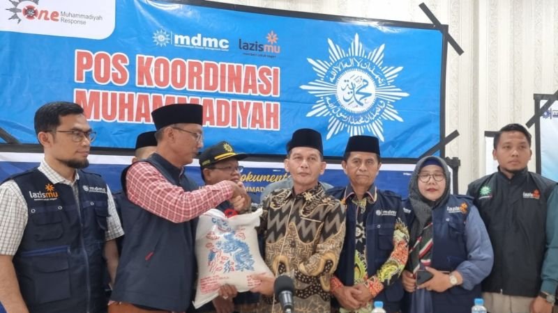 Muhammadiyah Salurkan 30 Ton Beras Bantuan UEA untuk Korban Banjir di Sumut dan Aceh