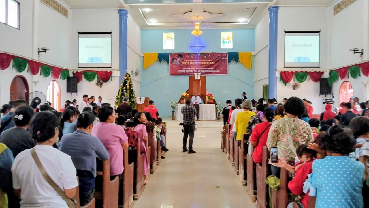 PDI Perjuangan Gelar Perayaan Natal Bersama Korban Bencana di Tapteng