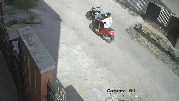 Sepasang Kekasih Terekam CCTV Curi Motor Mahasiswa UMA di Deliserdang