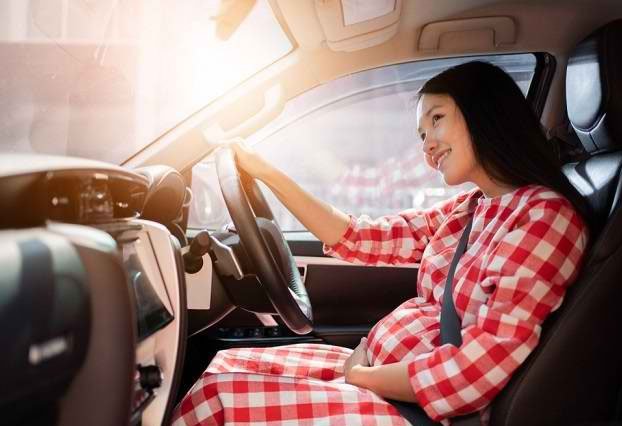 Tips-tips Aman Bepergian Jauh Saat Hamil